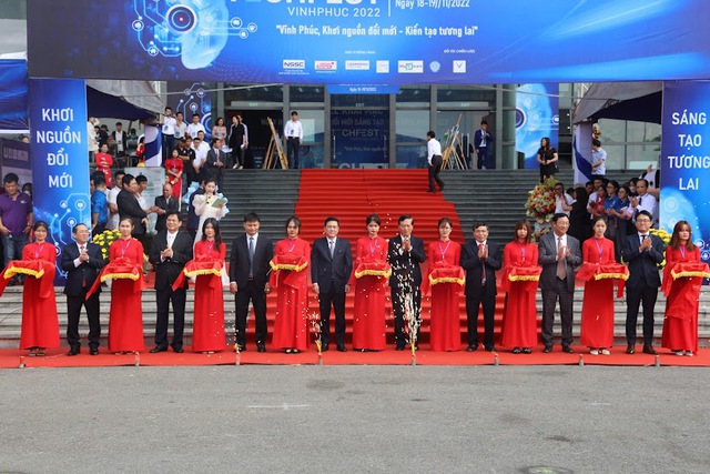 Khai trương triển lãm sản phẩm, dịch vụ KHCN và sản phẩm chủ lực về đổi mới sáng tạo