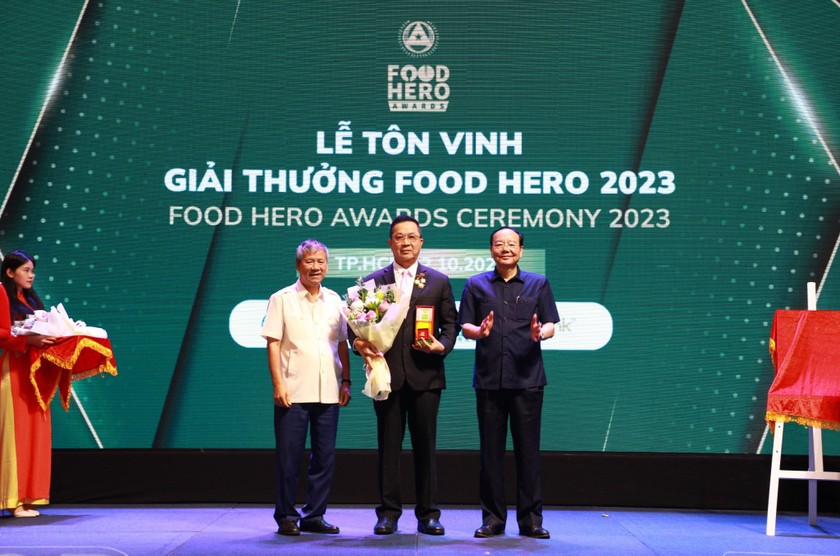 Phó Chủ tịch Ban chấp hành CPF đã vinh dự nhận giải thưởng "Thành tựu trọn đời"
