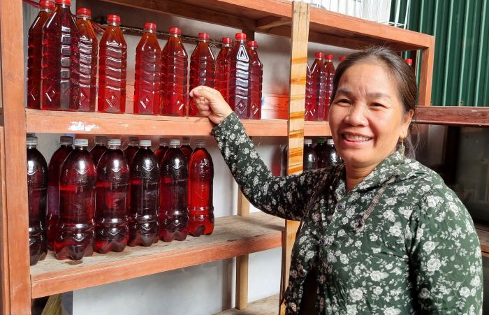 Cơ sở chế biến nước mắm truyền thống của chị Nguyễn Thị Bé khẳng định uy tín, chất lượng trên thị trường