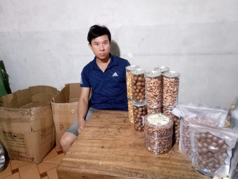 Anh Hiếu và các sản phẩm hạt điều