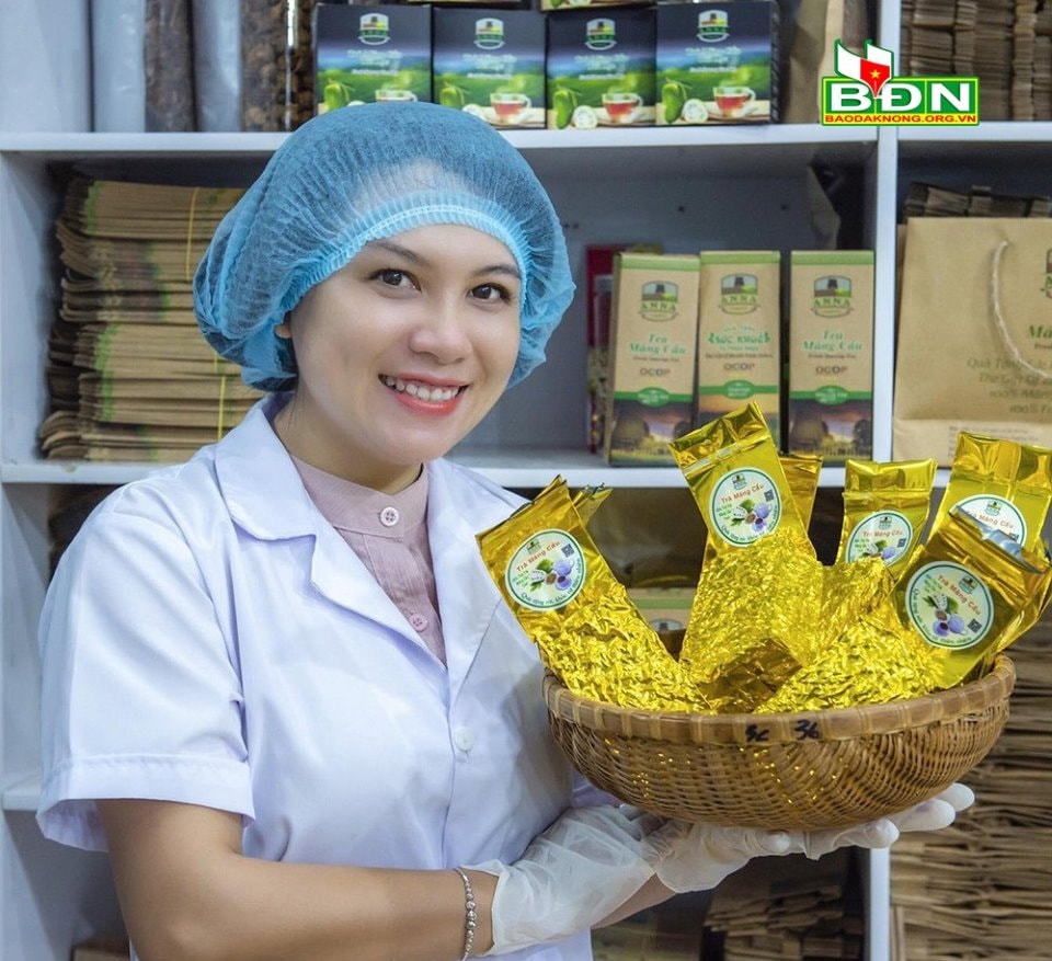 Chị Lê Thị Ly Na khởi nghiệp thành công với sản phẩm trà mãng cầu